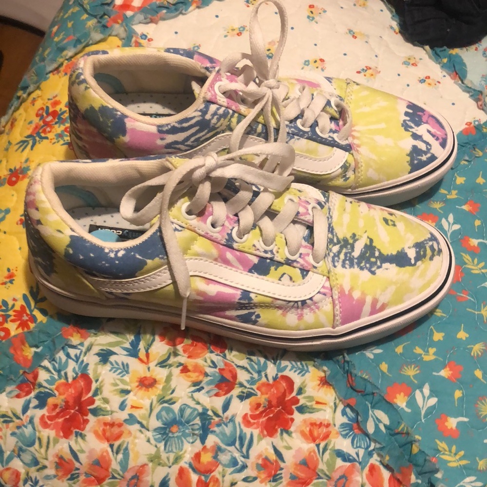 Vans - Picture 2 of 5